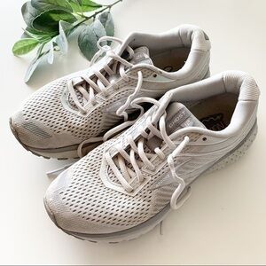 BROOKS GHOST 12